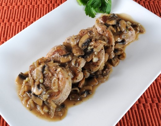 Свински медаљон со печурки
